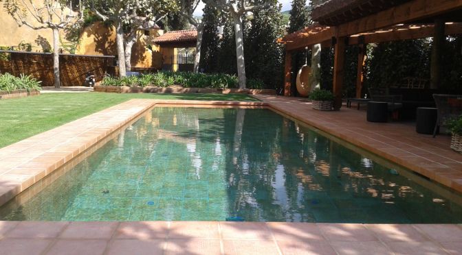 Piscina exterior con pérgola, proyecto de MA&MA POOL
