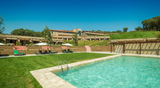 Piscina de hotel con vistas, proyecto de MA&MA POOL